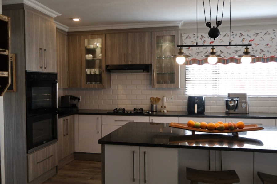 4 Bedroom Property for Sale in Wavecrest Eastern Cape